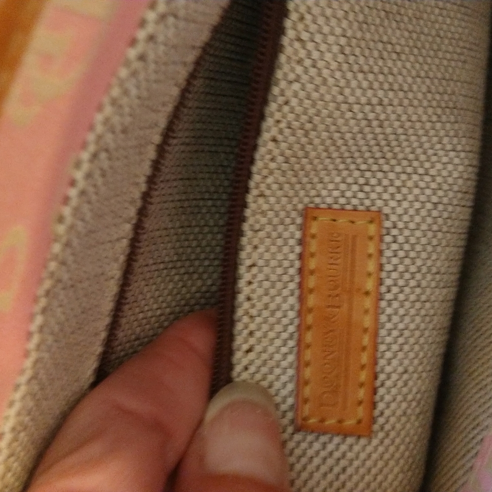 Dooney & Bourke Pink & Tan Signature Tote  - smoke smell - Reposhing - Picture 7 of 9